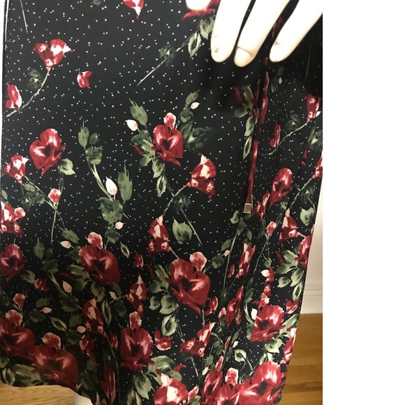 Le Chateau PLUS SIZE Floral Black Red Cold Shoulder Cut Out Long Sleeve dress - Picture 6 of 6